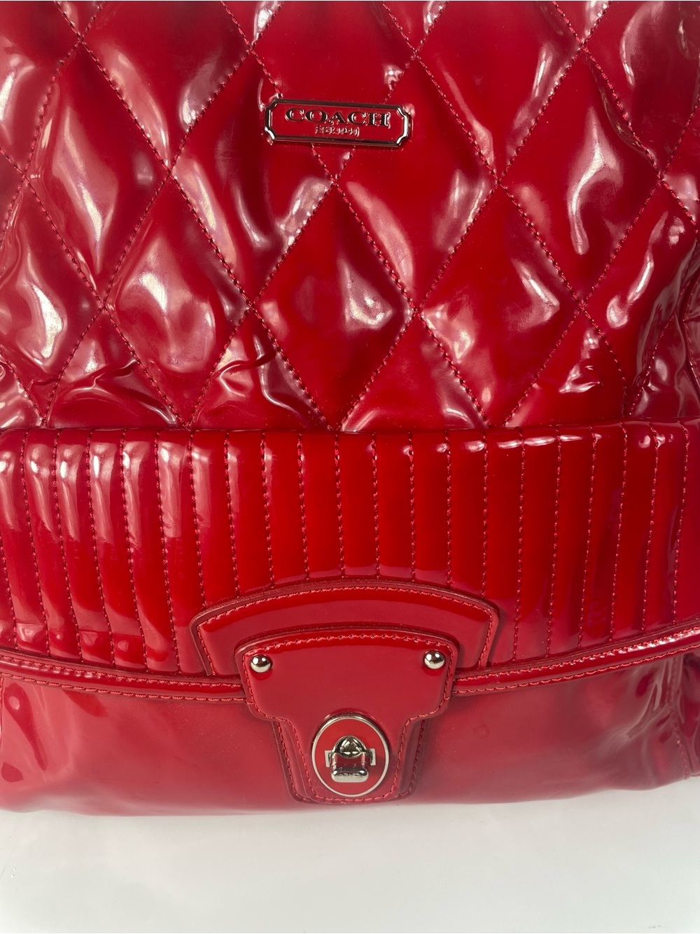 $25 Low Start π¨π¨Coach Poppy Red Liquid Gloss Patent Leather Quilted Bag Y2K - Picture 12 of 13